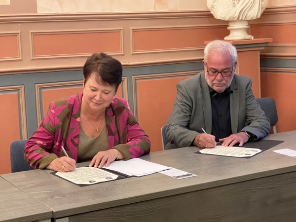 Unterzeichnung Partnerschaftsvertrag Noyer - Leinsweiler