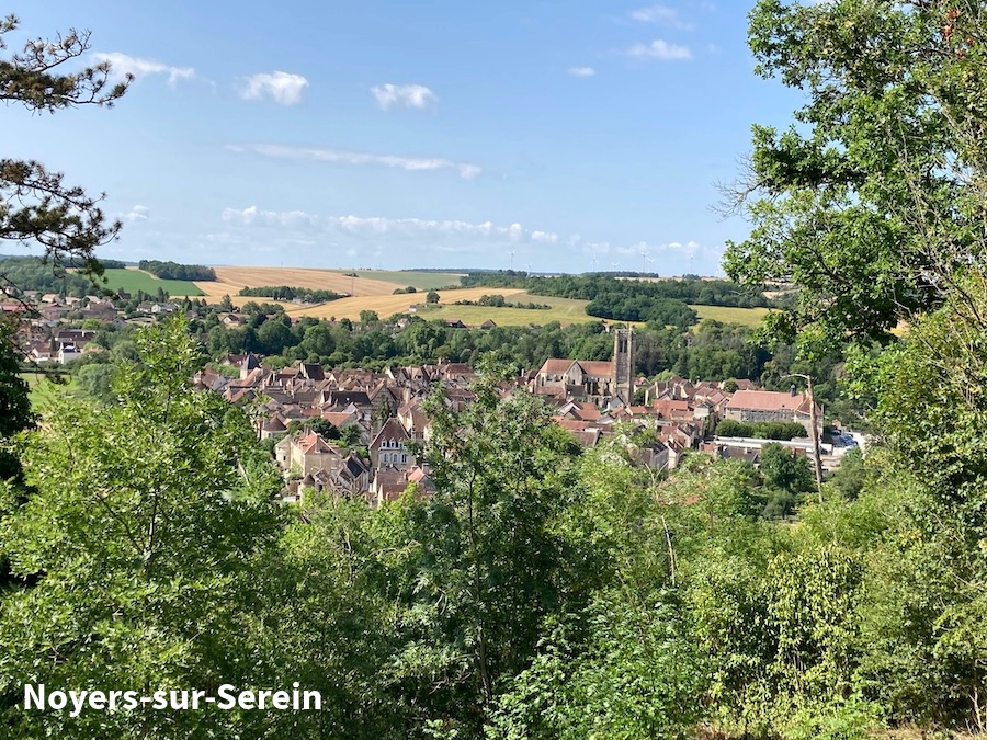 Blick auf Noyers-sur-Serein